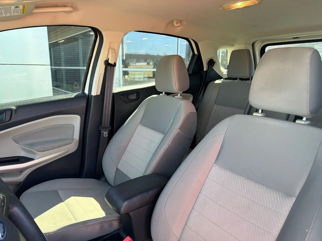 Used 2020 Diamond White Ford S image 10