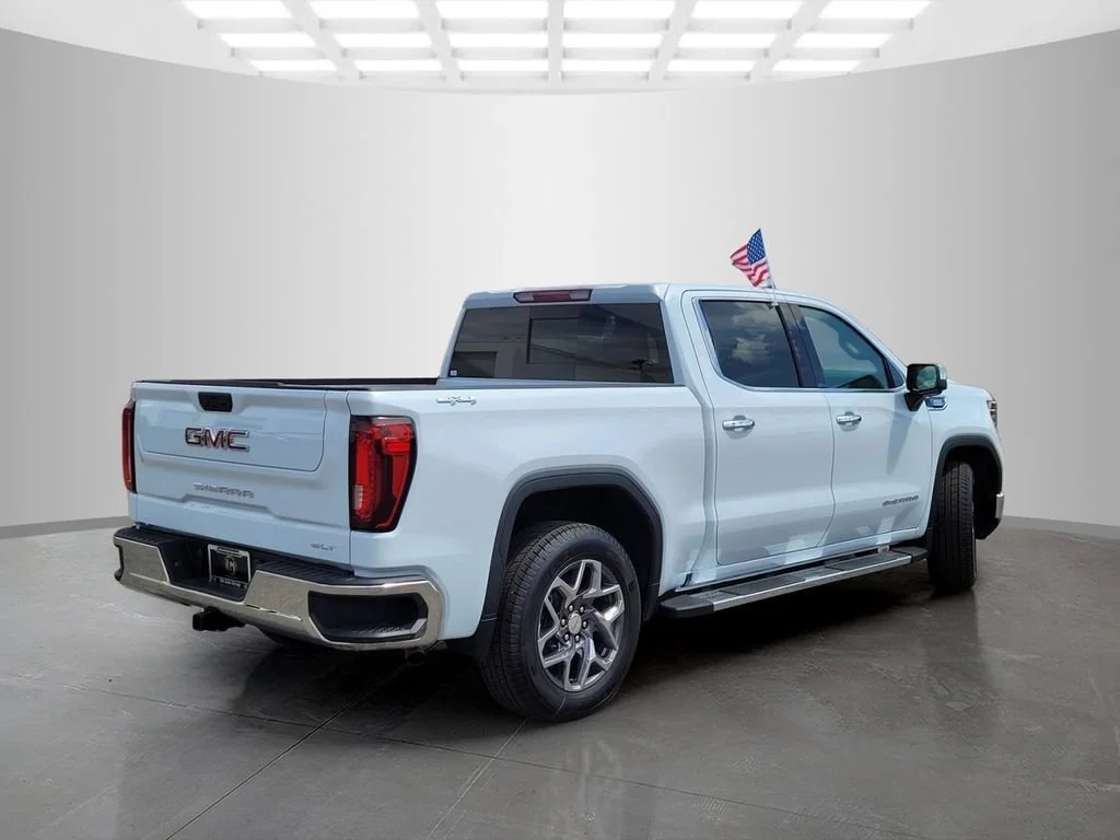 2026 GMC Sierra 1500 SLT - Photo 4