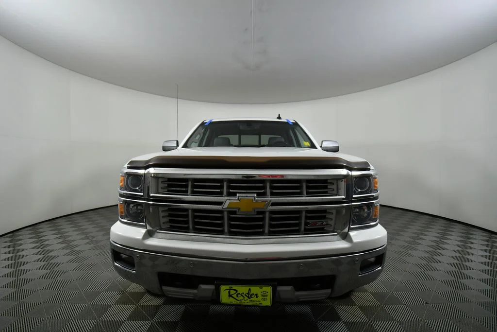 Used 2015 White Chevrolet LTZ image 7
