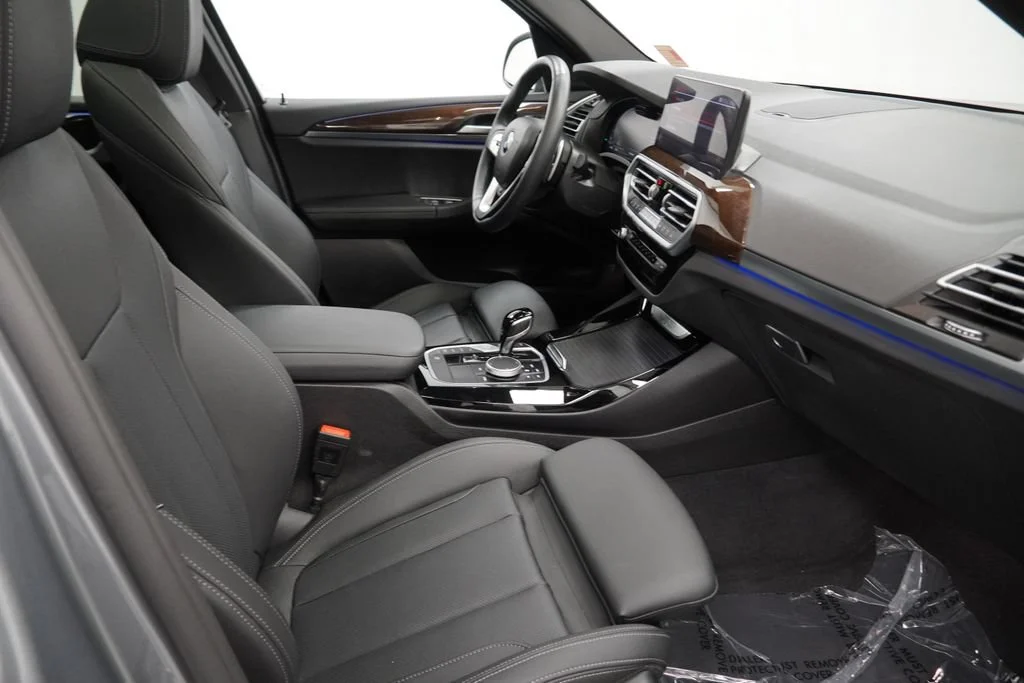 Used 2024 Gray BMW xDrive30i image 33