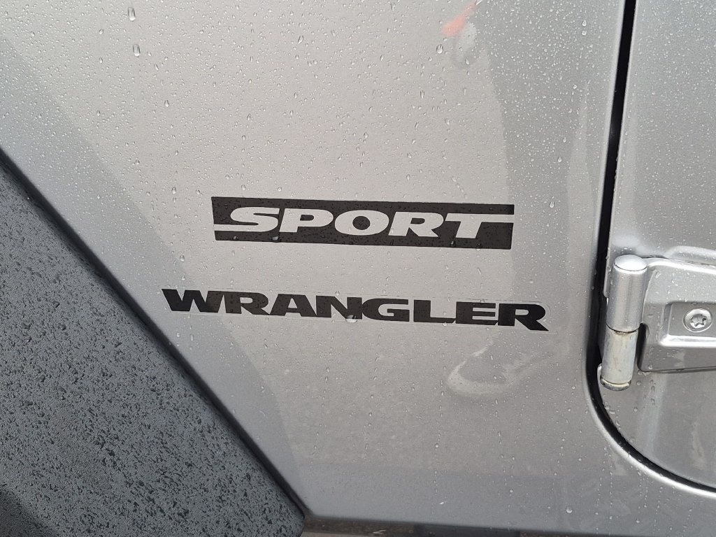 Used 2014 Gray Jeep Sport image 25