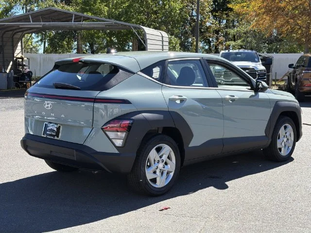Used 2027 Green Hyundai SE image 12