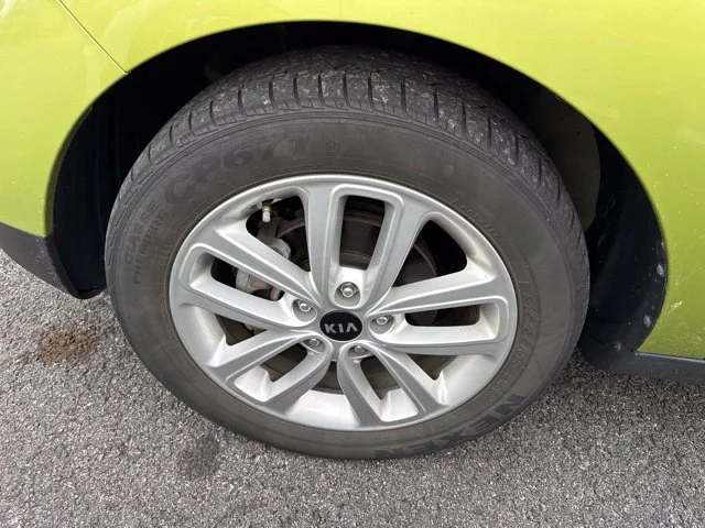 Used 2018 Green Kia Plus image 8