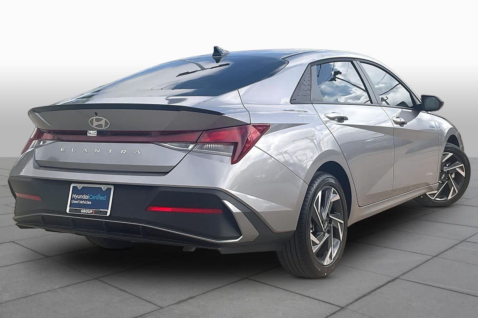 Certified Used 2025 Fluid Metal Hyundai SEL Sport image 13