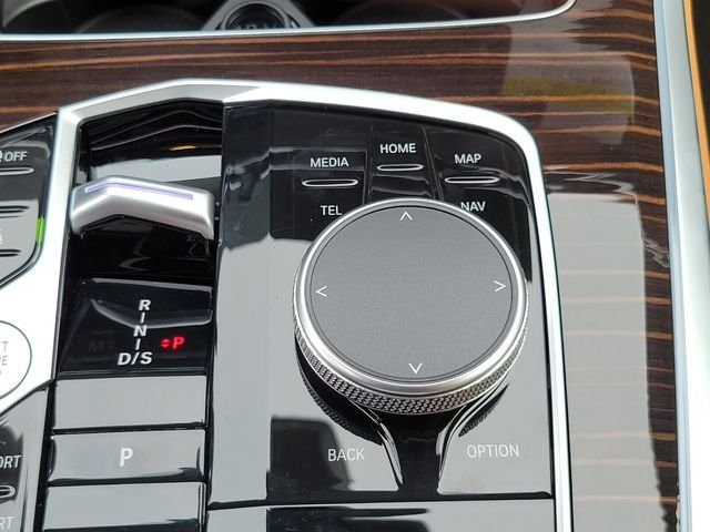 New 2026 White BMW xDrive40i image 25