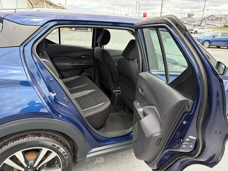 Used 2020 Blue Nissan SV image 15