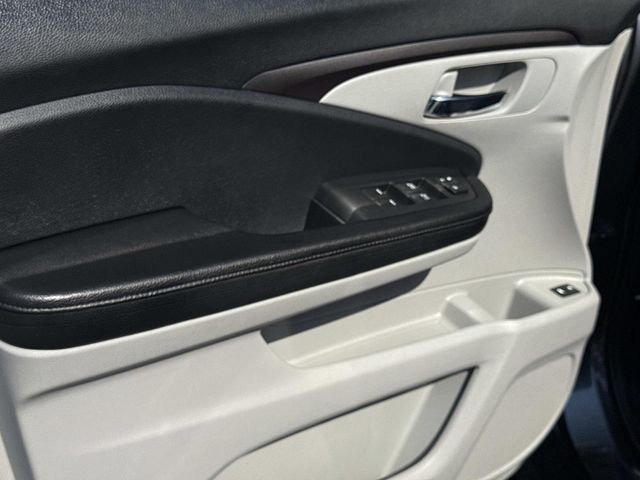 Used 2018 Gray Honda EX-L image 18