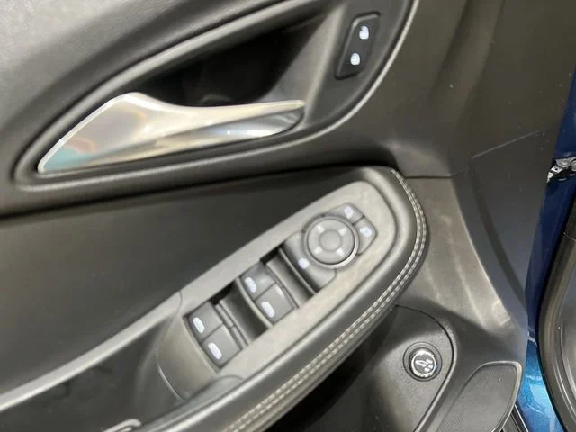 Used 2021 Deep Buick Select image 21