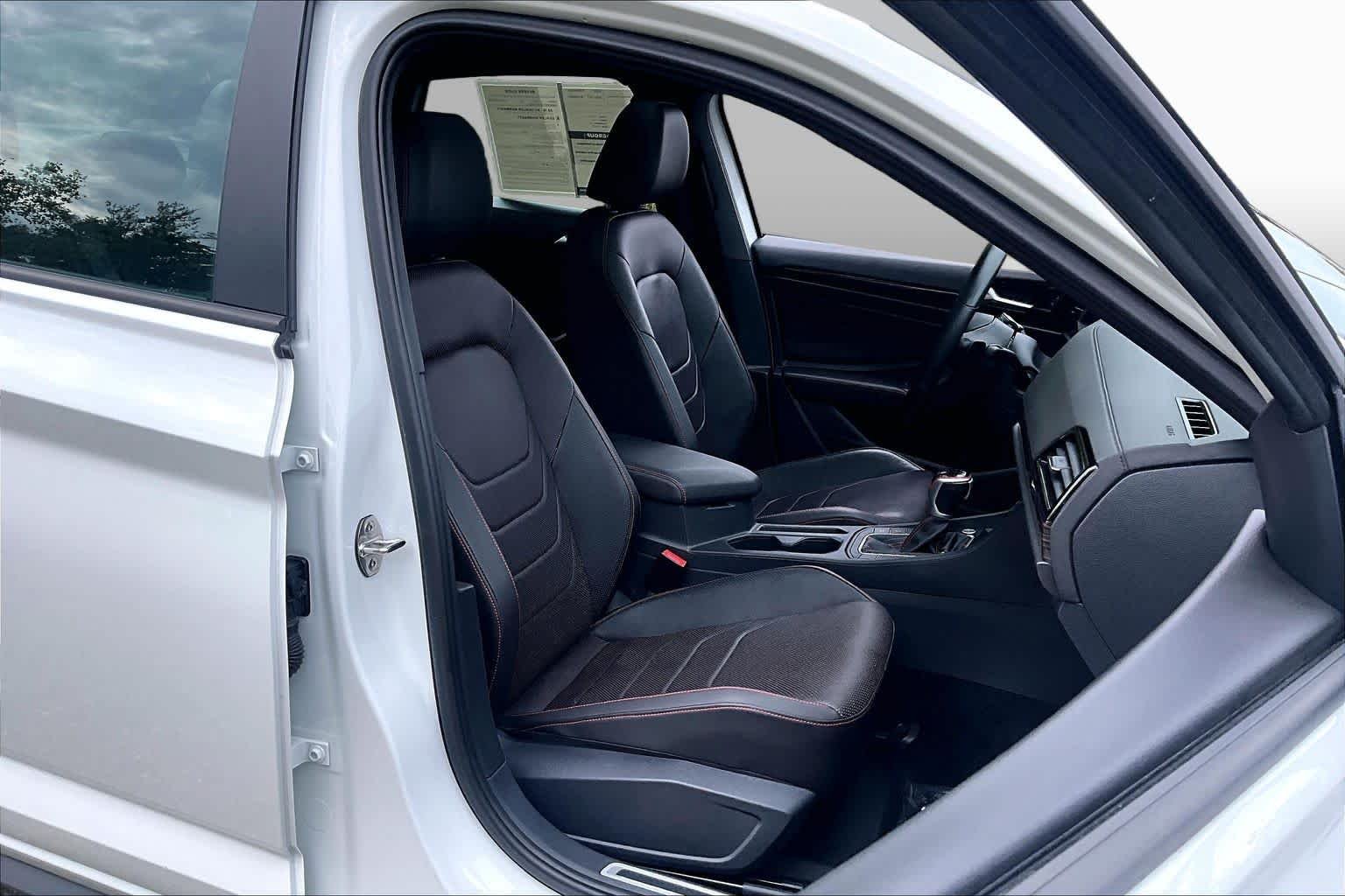 Used 2024 Pure White Volkswagen Autobahn image 8