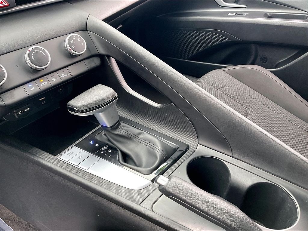 Used 2025 Abyss Black Hyundai SE image 19
