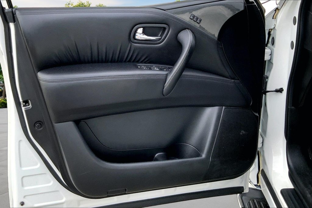 Used 2023 White Nissan SL image 20