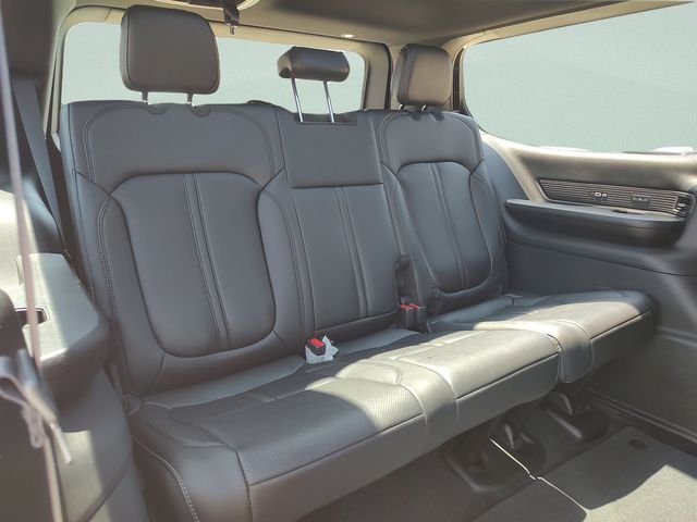 New 2026 Bright White Clear-Coat Exterior Paint Jeep Limited Altitude image 32