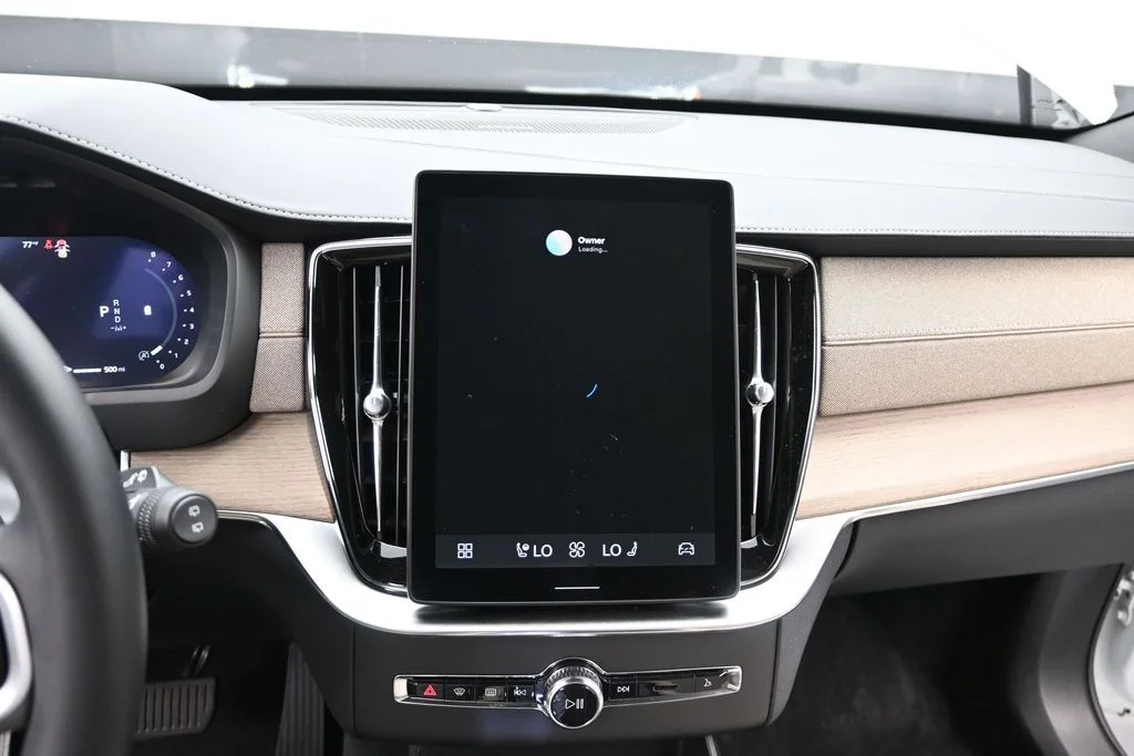 New 2026 Crystal White Volvo Plus image 15