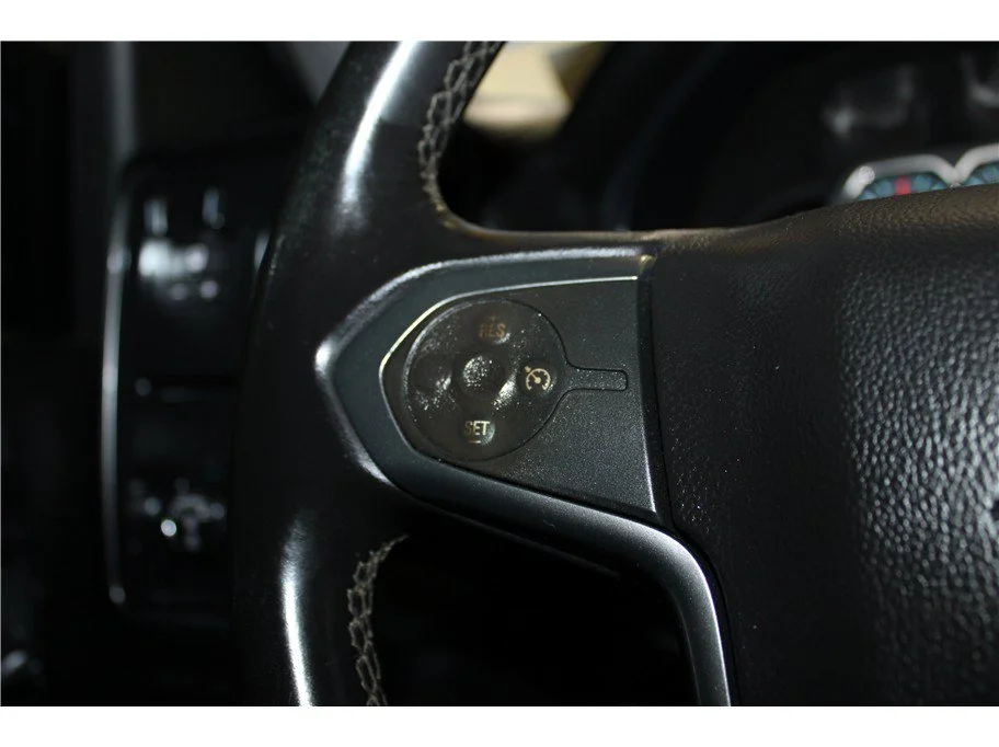 Used 2014 Silver Ice Metallic Chevrolet LT image 25