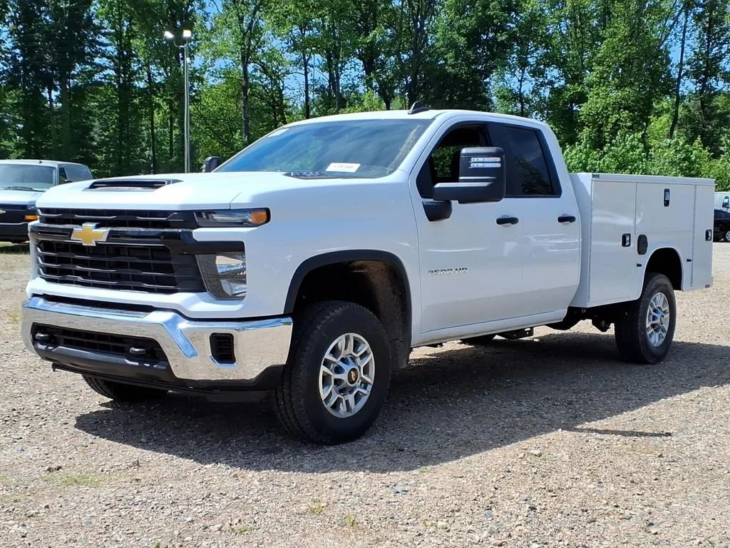 New 2026 Summit White Chevrolet WT image 8