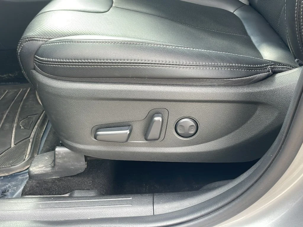 Used 2023 Silver Hyundai SEL image 33