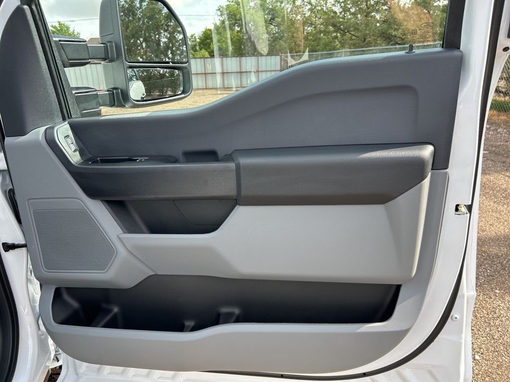 New 2026 Oxford White Ford XL image 43