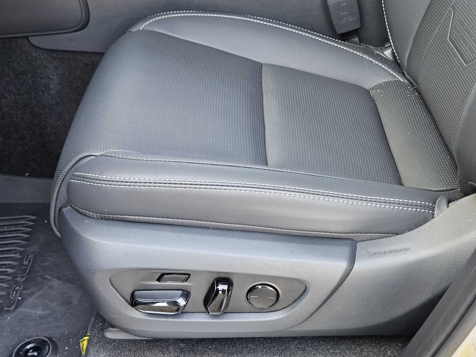 Certified Used 2026 ATOMIC SILVER Lexus Luxury+ image 18