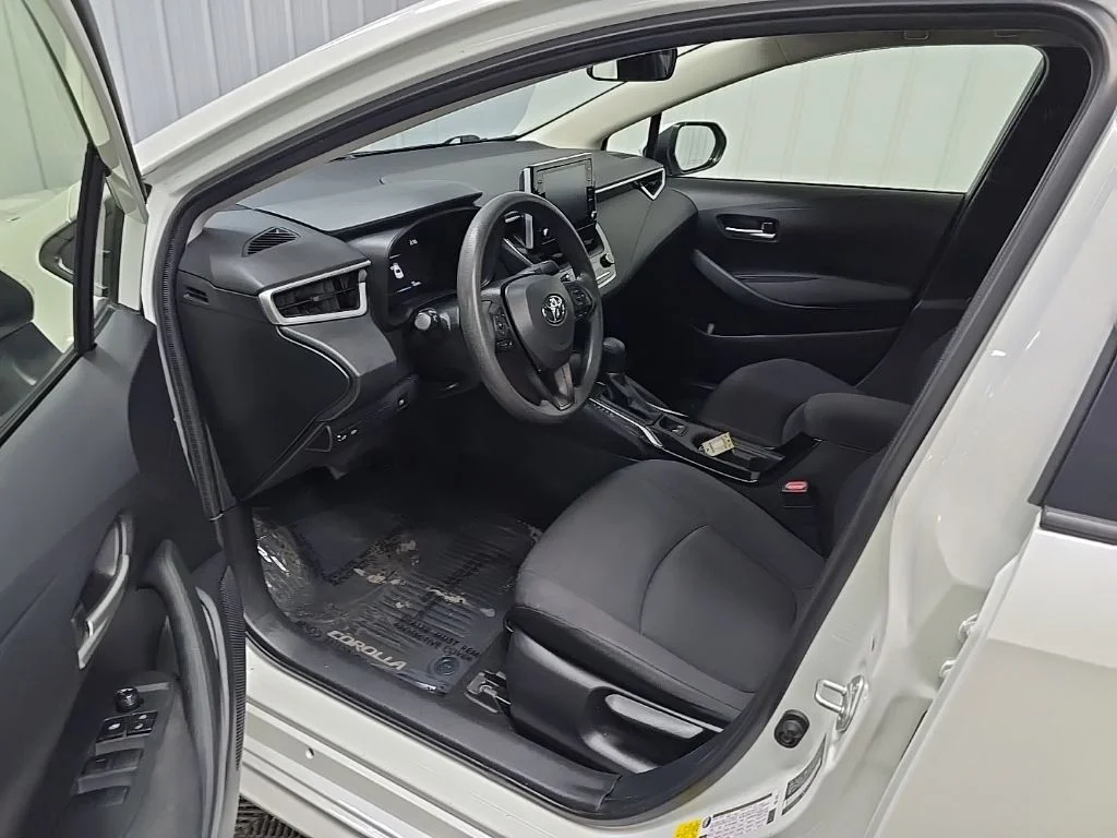 Used 2020 White Toyota LE image 28