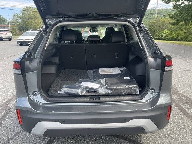 New 2026 Platinum Gray Metallic Volkswagen SE AWD image 9