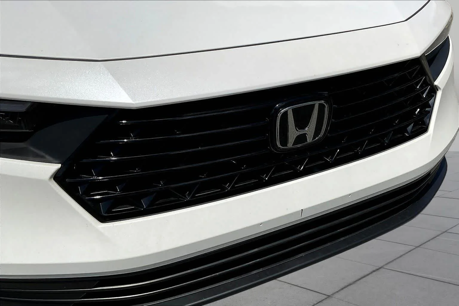 Used 2025 Platinum White Pearl Honda Sport image 21