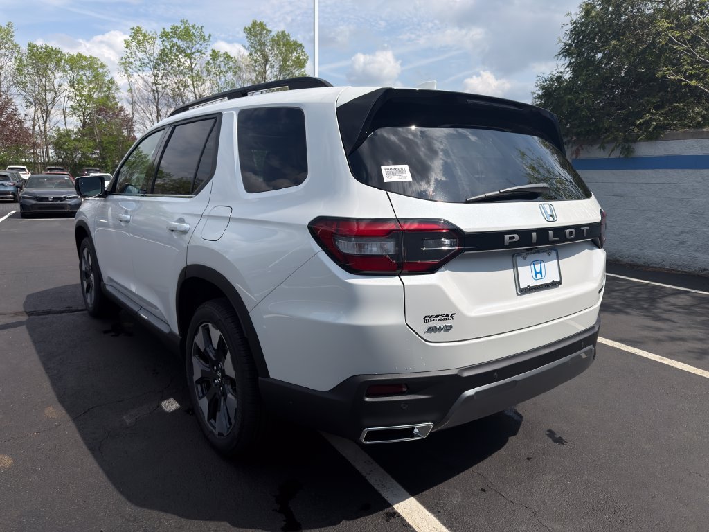 New 2026 Platinum White Pearl Honda Touring image 3