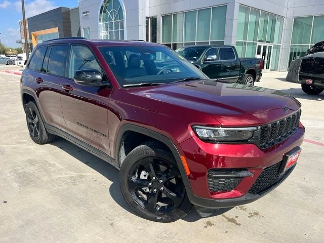 Used 2025 Red Jeep Altitude X image 1