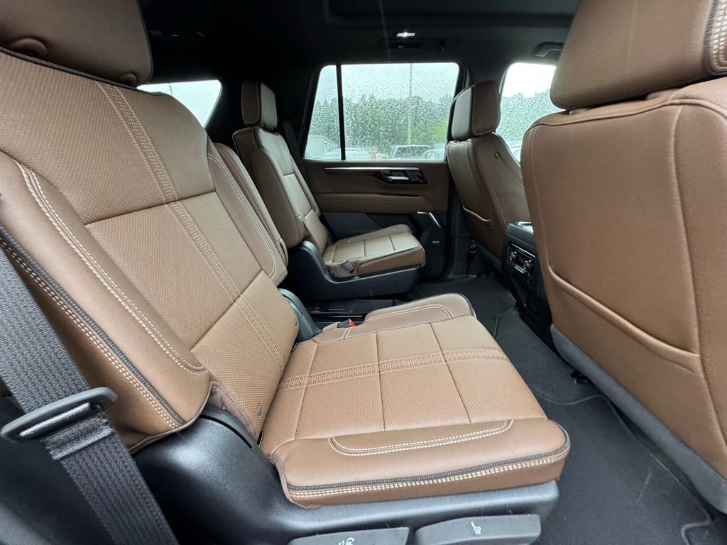 New 2026 Polar White Tricoat Chevrolet High Country image 25