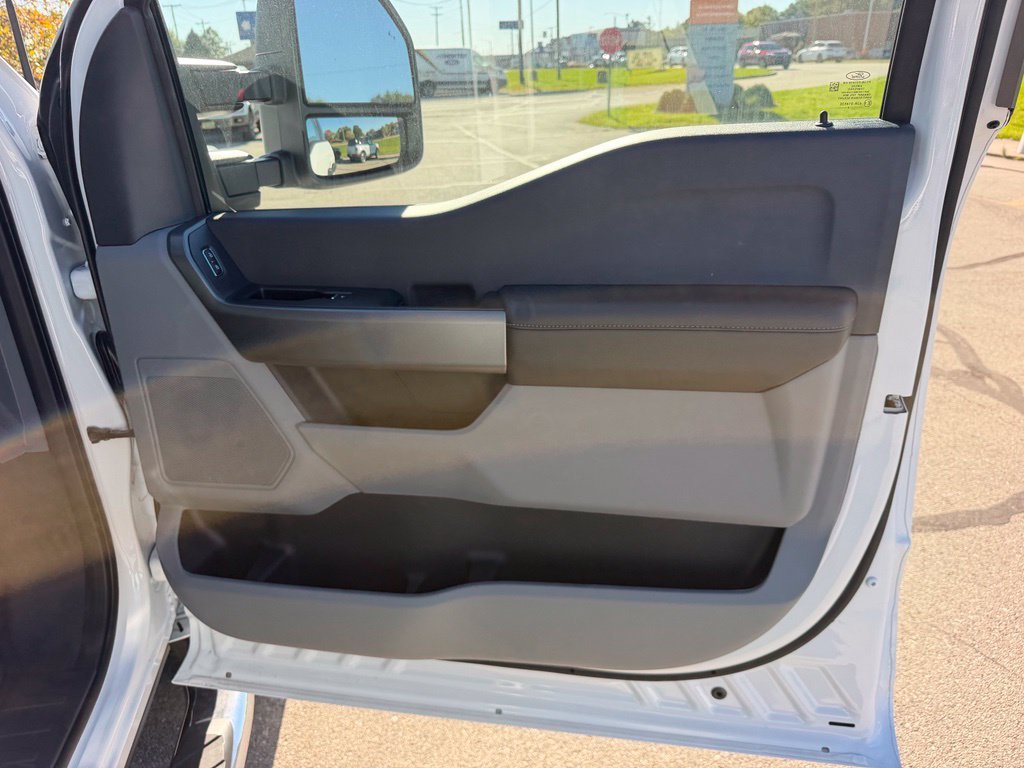 New 2026 Oxford White Ford F-250® XLT image 25