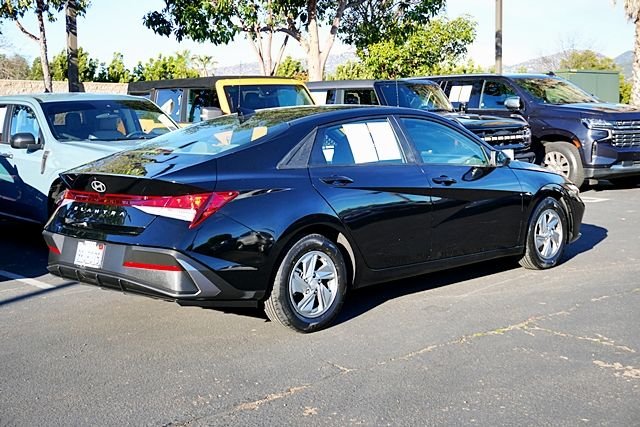 Used 2024 Black Hyundai SE image 7