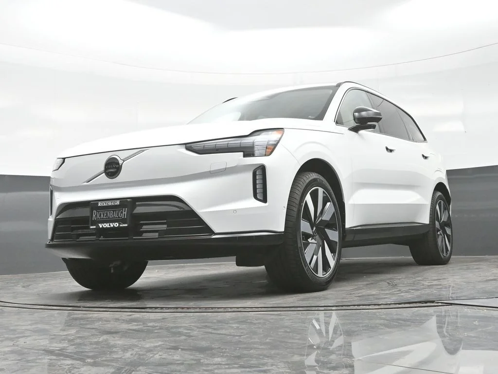 New 2026 Crystal White Volvo Twin Motor Plus image 23