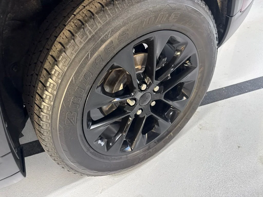 Used 2022 Red Jeep Limited image 11