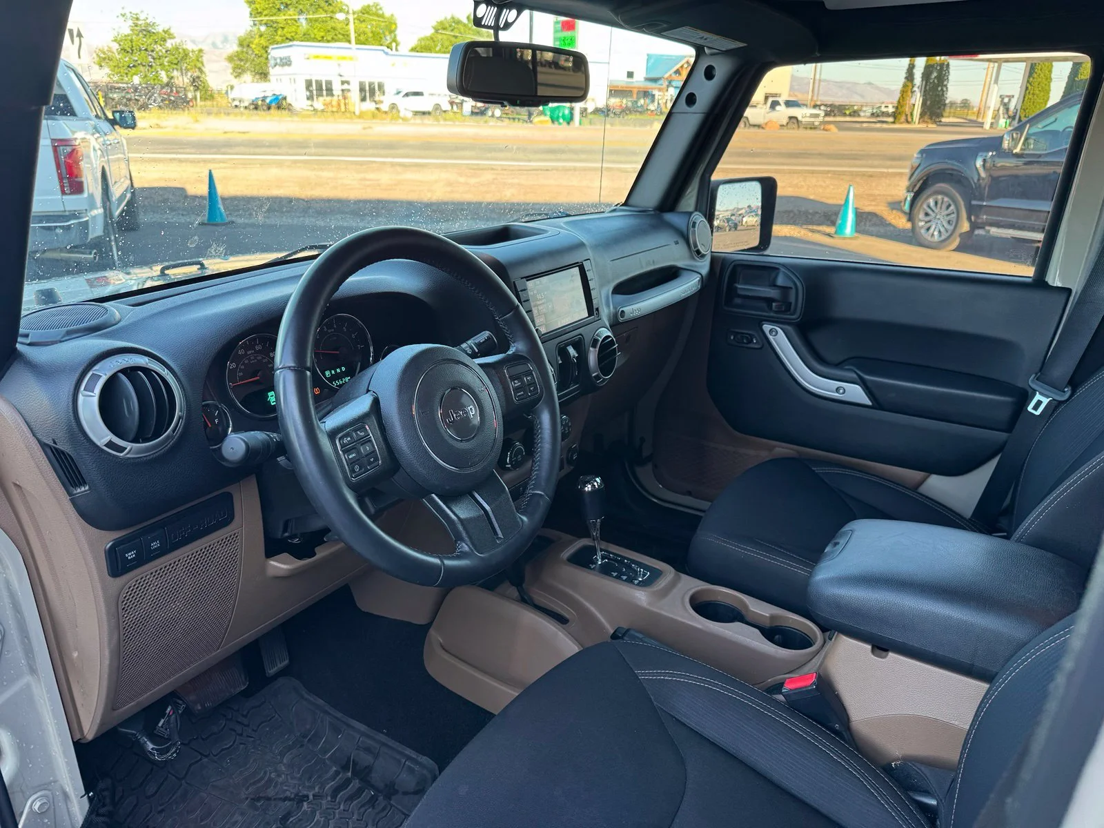 Used 2017 Beige Jeep Unlimited Rubicon image 6