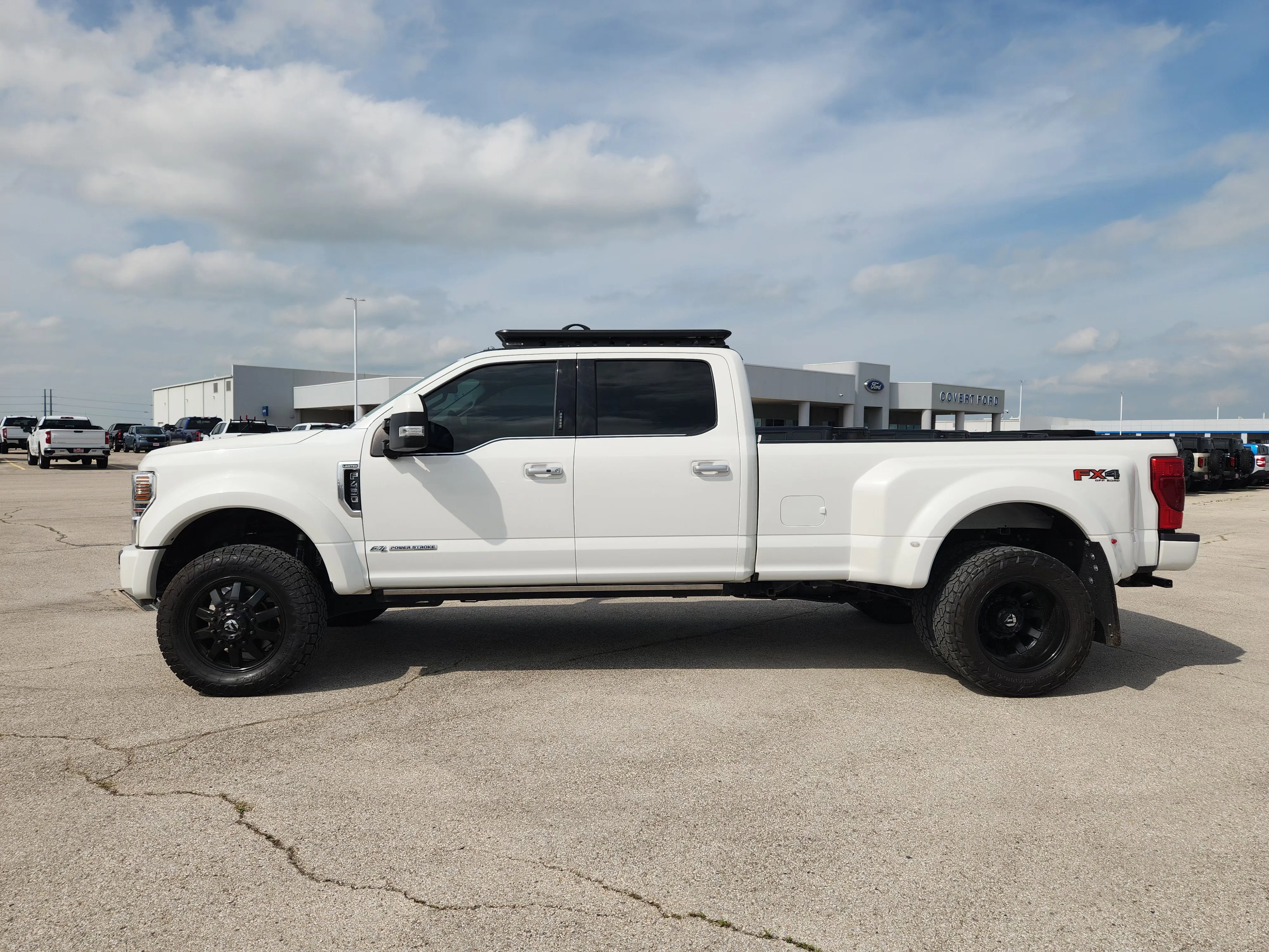 Used 2022  Ford Limited image 4