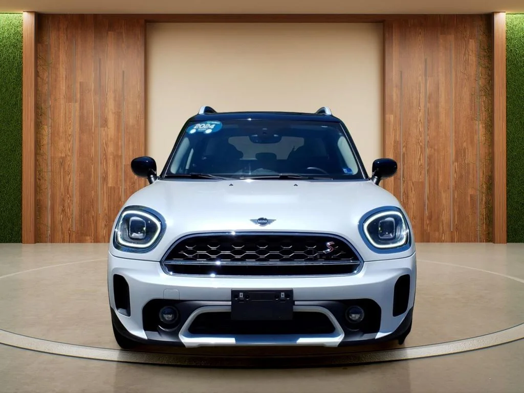 Used 2024 White MINI Classic image 2