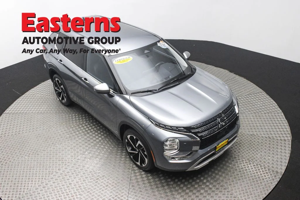 Used 2024 Gray Mitsubishi SE image 3