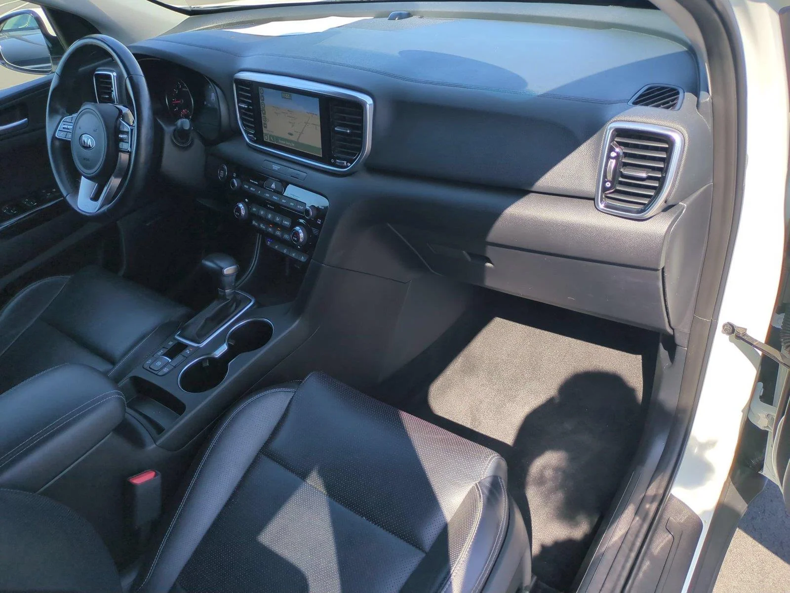 Used 2022 Snow White Pearl Kia EX image 40