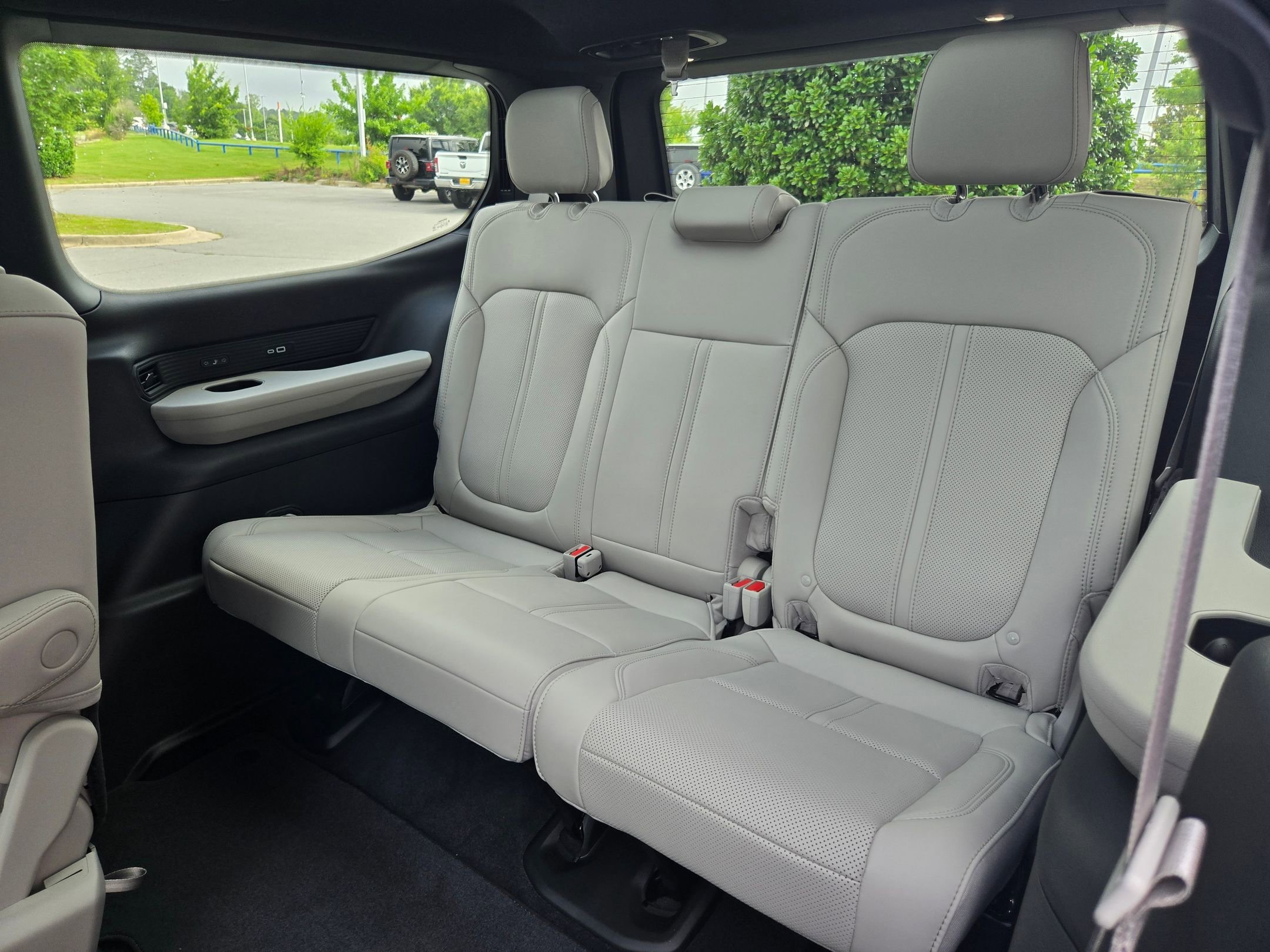 New 2026 Steel Blue Exterior Paint Jeep Limited Reserve image 37