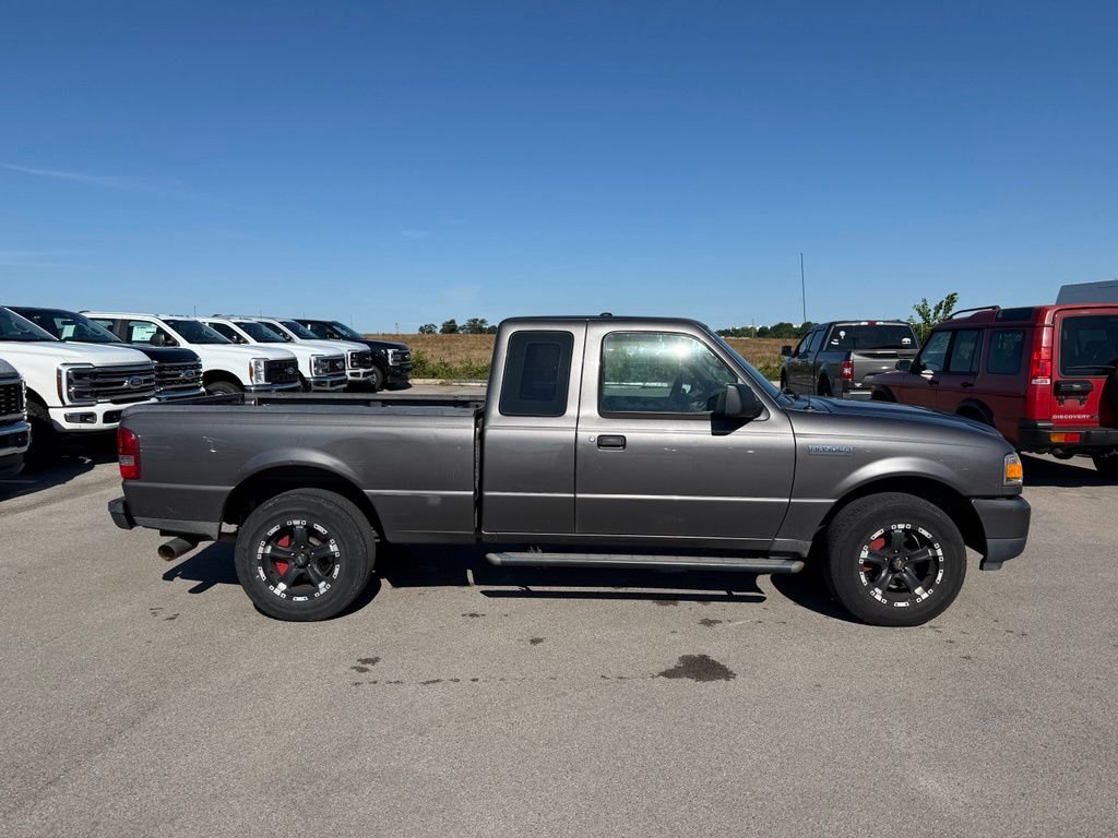 Used 2011 Gray Ford XLT image 4