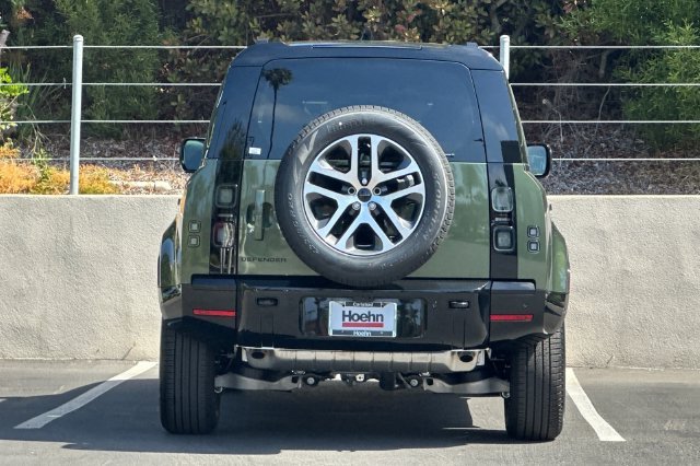 New 2026 Woolstone Green Land Rover X-Dynamic SE image 4
