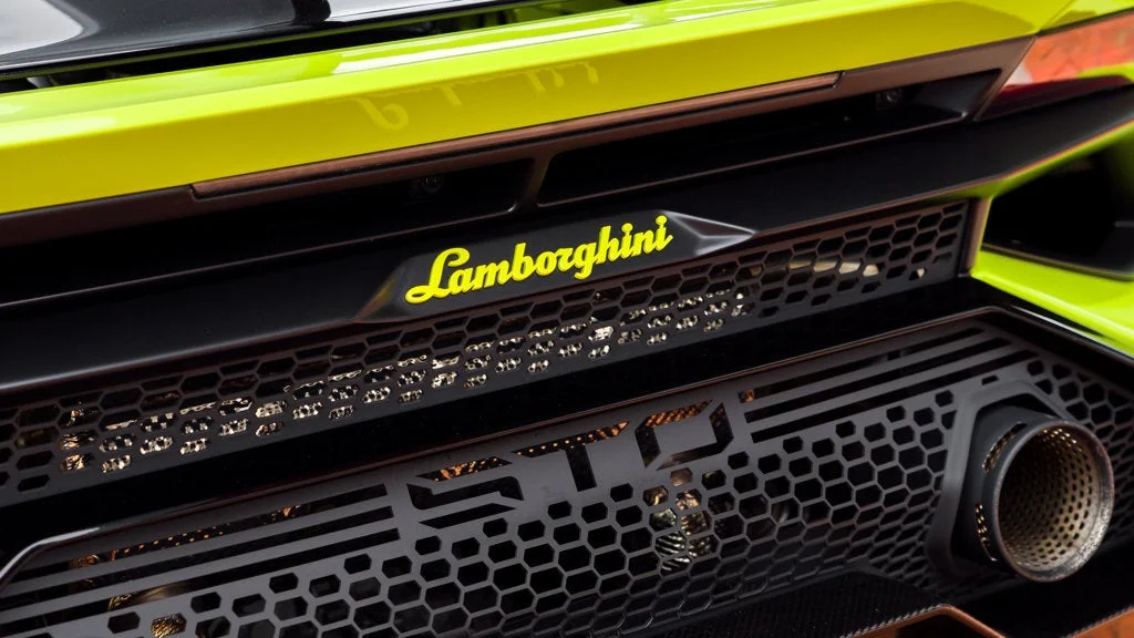Used 2022 Verde Scandal Metallic Lamborghini Base image 34