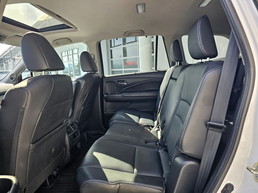 Used 2020 White Honda EX-L image 17