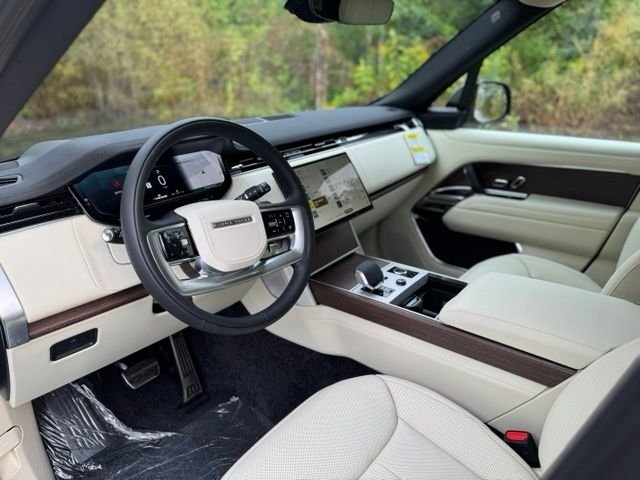 New 2027 Santorini Black Land Rover SE image 9