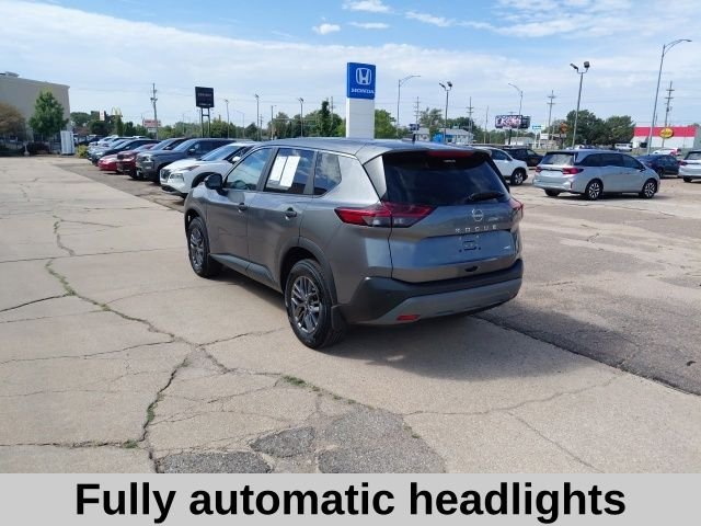 Used 2023 Gray Nissan S image 7