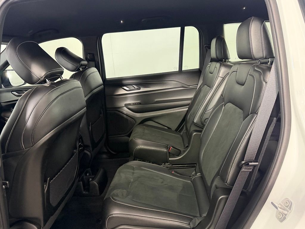 Used 2025 White Jeep Altitude image 17