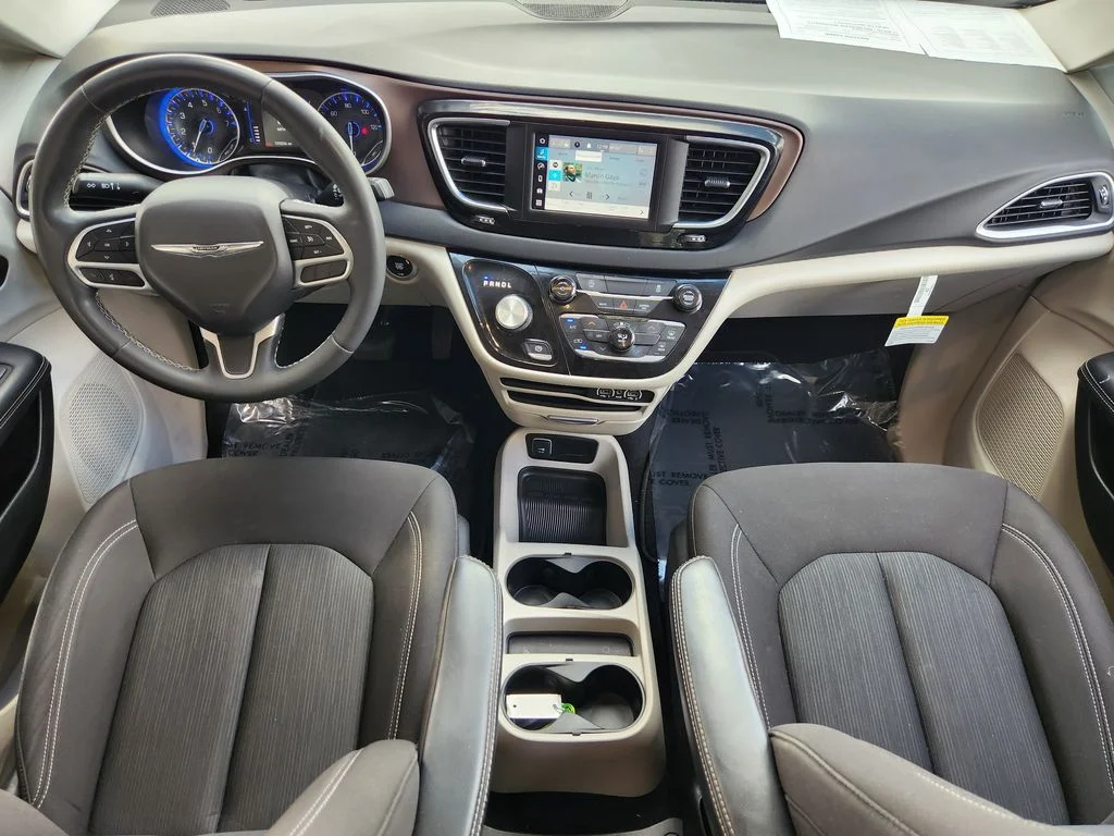 Used 2023 Bright White Clearcoat Chrysler LX image 28