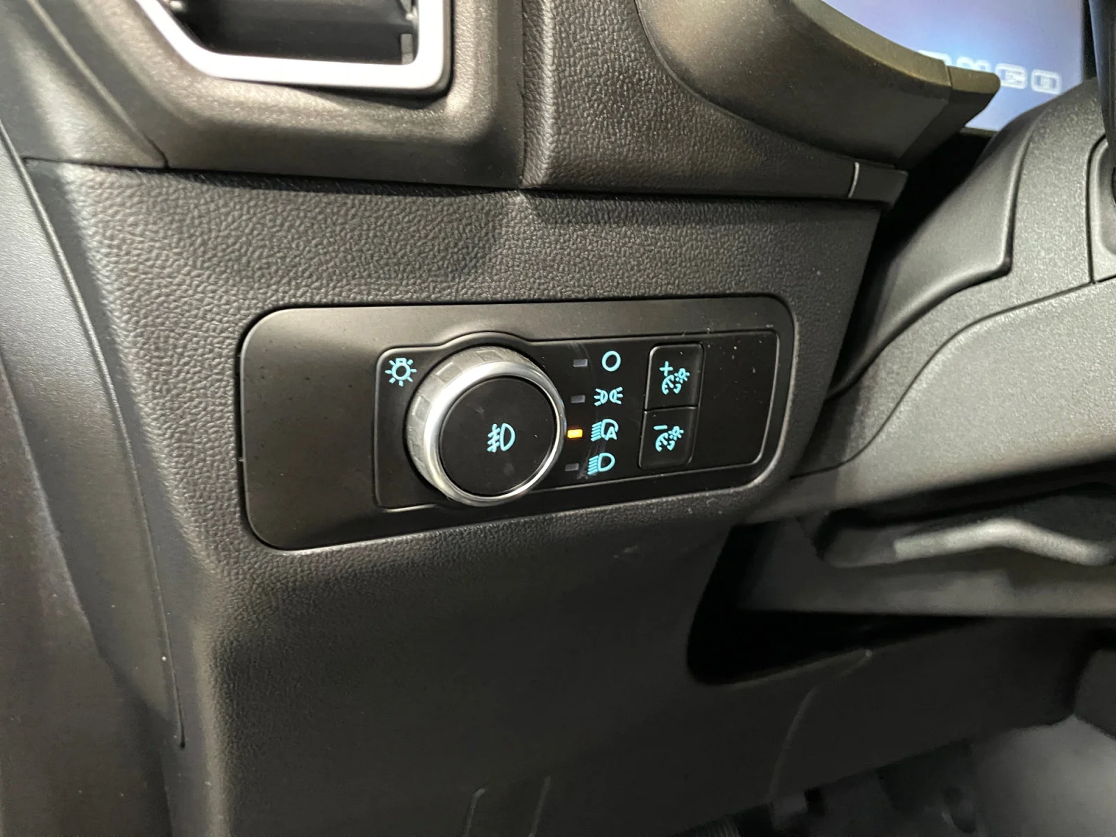 New 2026 Azure Grey Metallic Tri-Coat Ford Outer Banks image 13