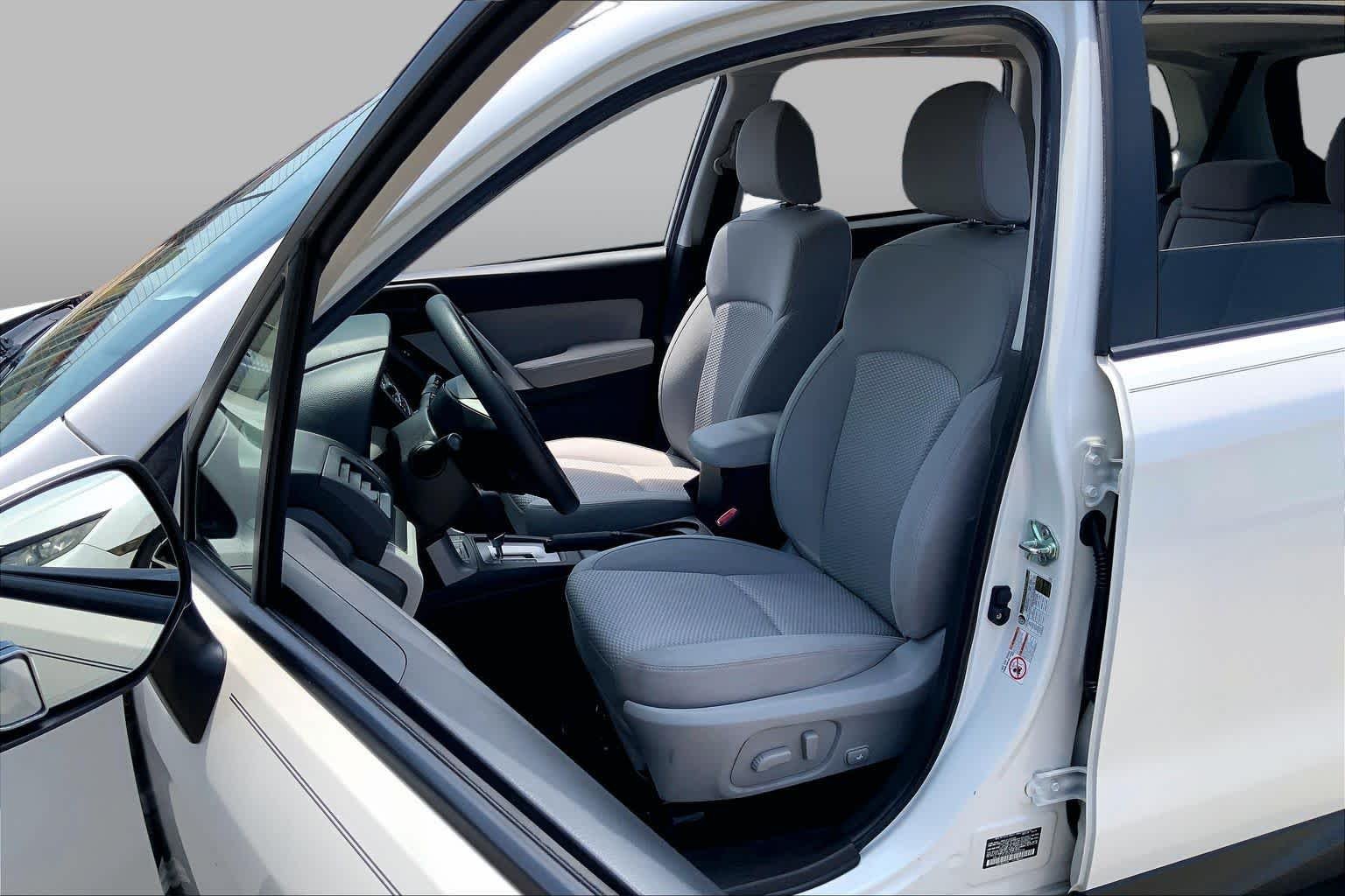 Used 2015 Satin White Pearl Subaru 2.5i Premium image 8