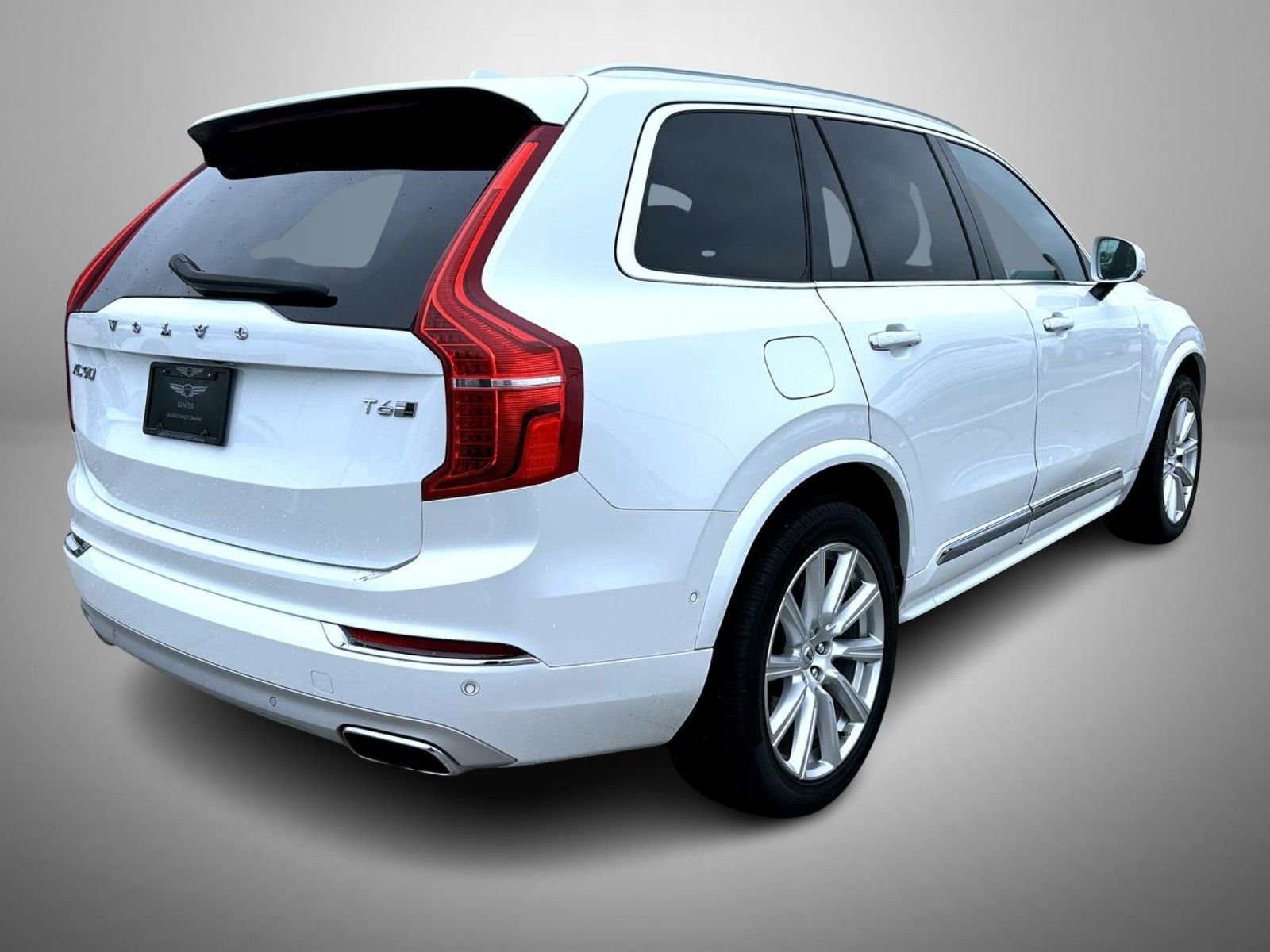 Used 2019 White Volvo T6 Inscription image 5