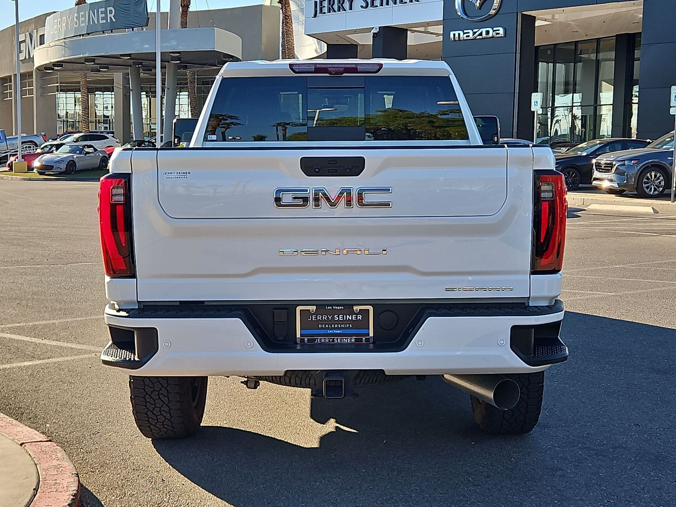 Used 2025 Summit White GMC Denali Ultimate image 5